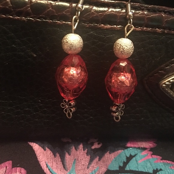 🆕Coral color beaded dangle earring NWT - Picture 8 of 8